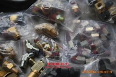 凌野NJ5250ZLJ自卸垃圾車用的濰柴WD615.56發(fā)動機(jī)的配件及修理